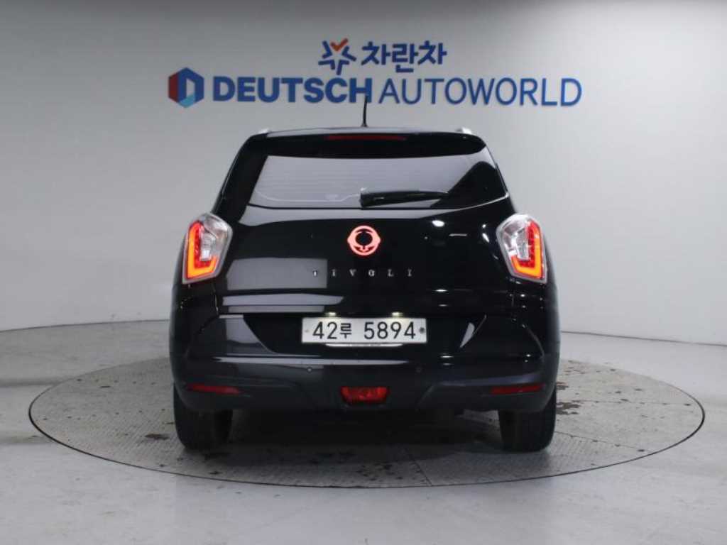 Ssangyong Tivoli - Vista 4