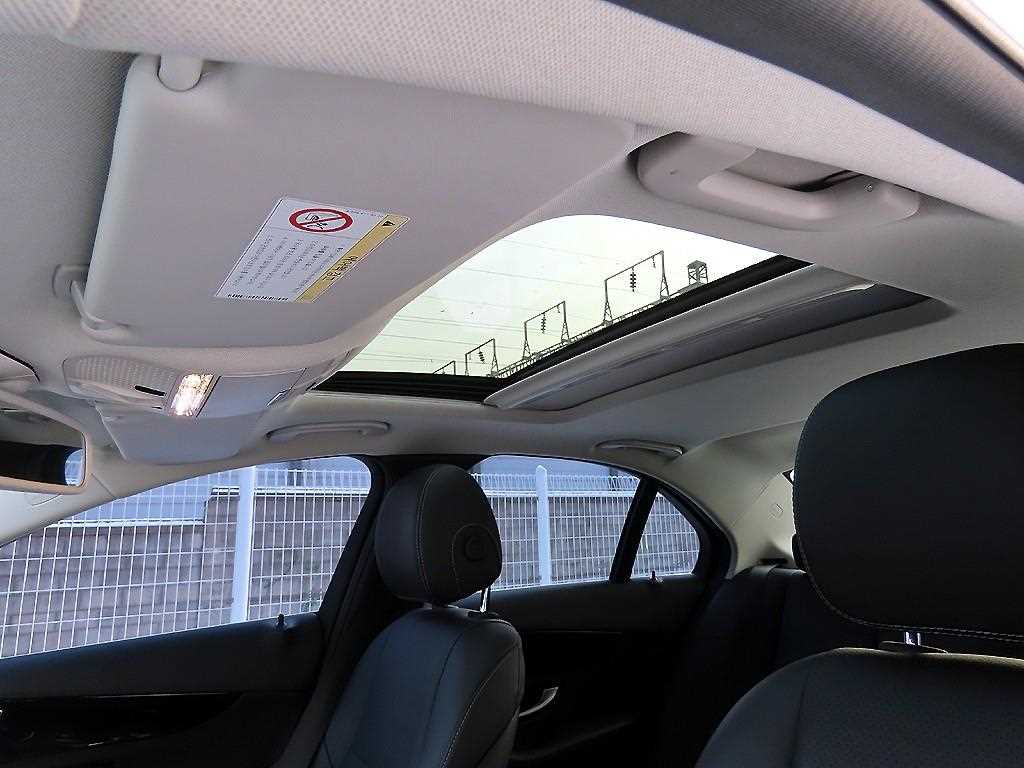 Mercedes Benz C Class 2018 Blanco - Importación desde Corea - HF Imports Iquique - Foto 17