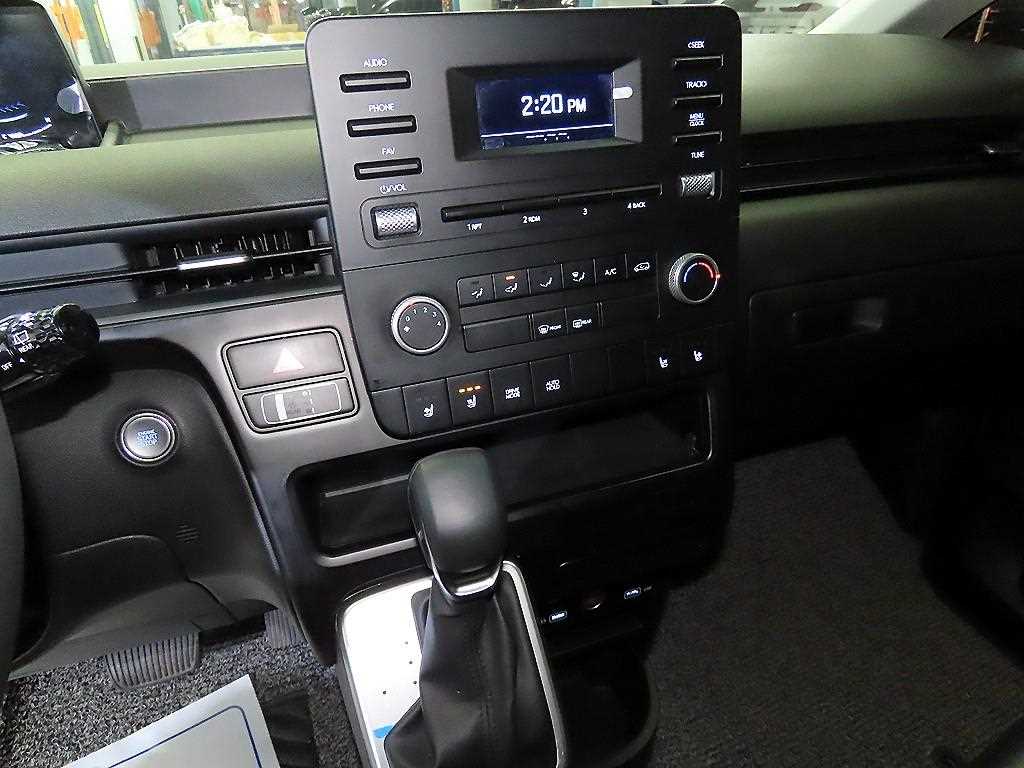 HYUNDAI Staria - Vista 11