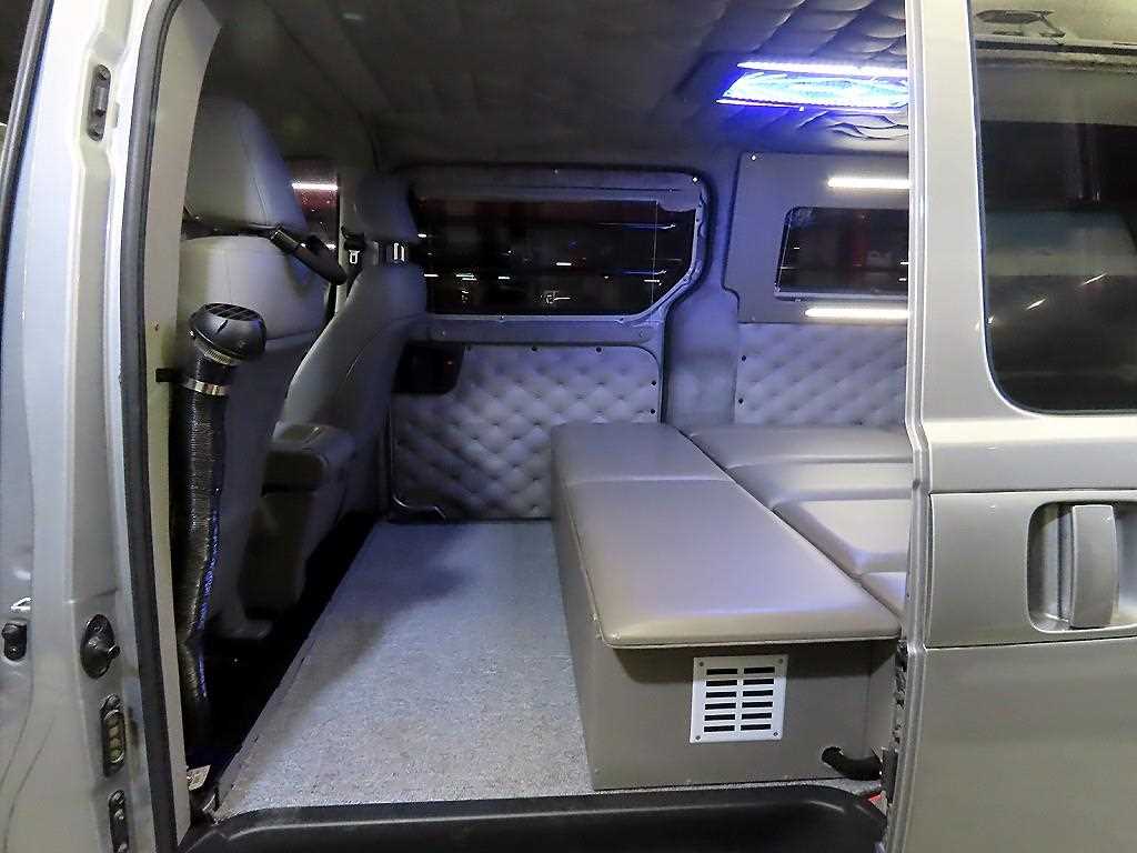 HYUNDAI Starex - Vista 7