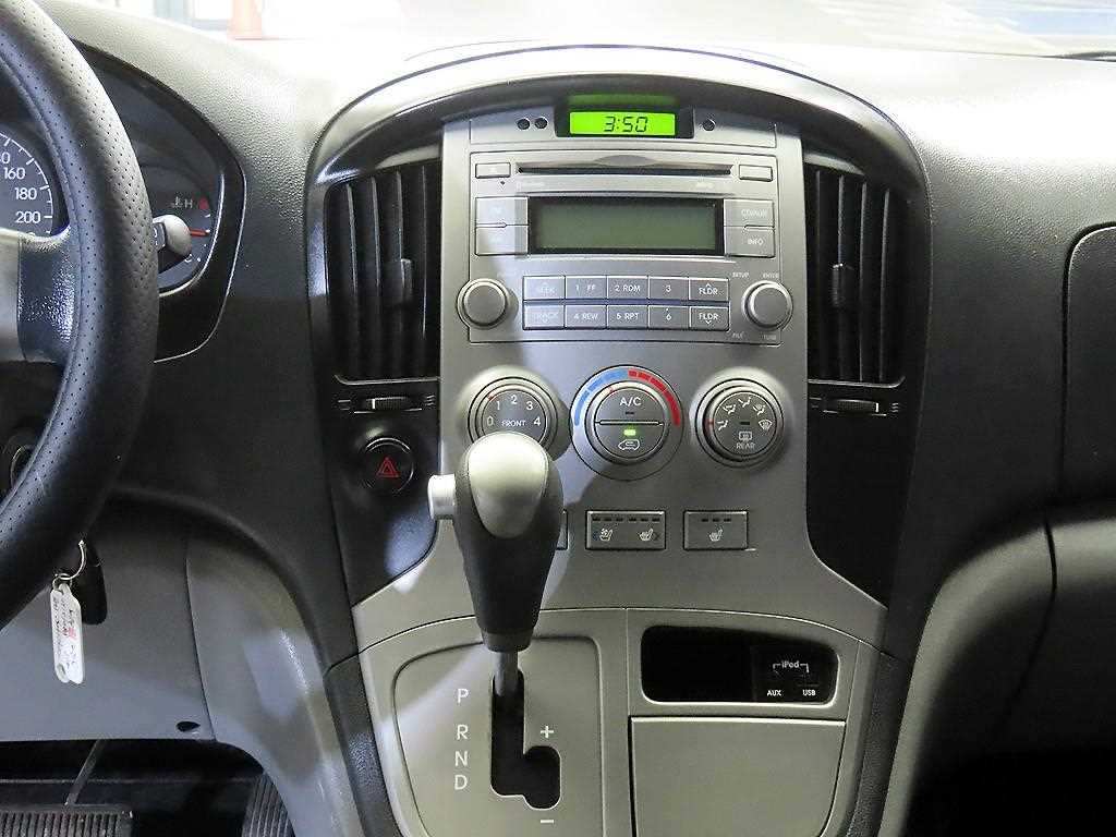 HYUNDAI Starex - Vista 11