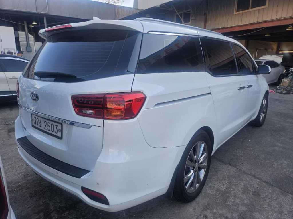 KIA Carnival - Vista 4