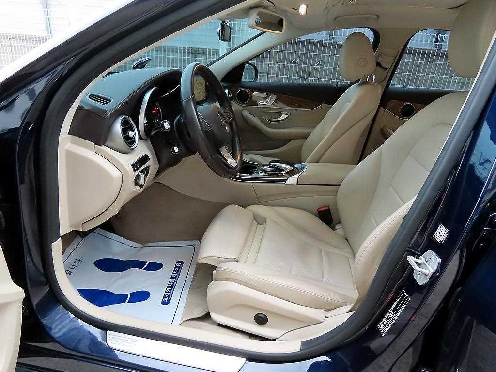 Mercedes Benz C Class - Vista 5