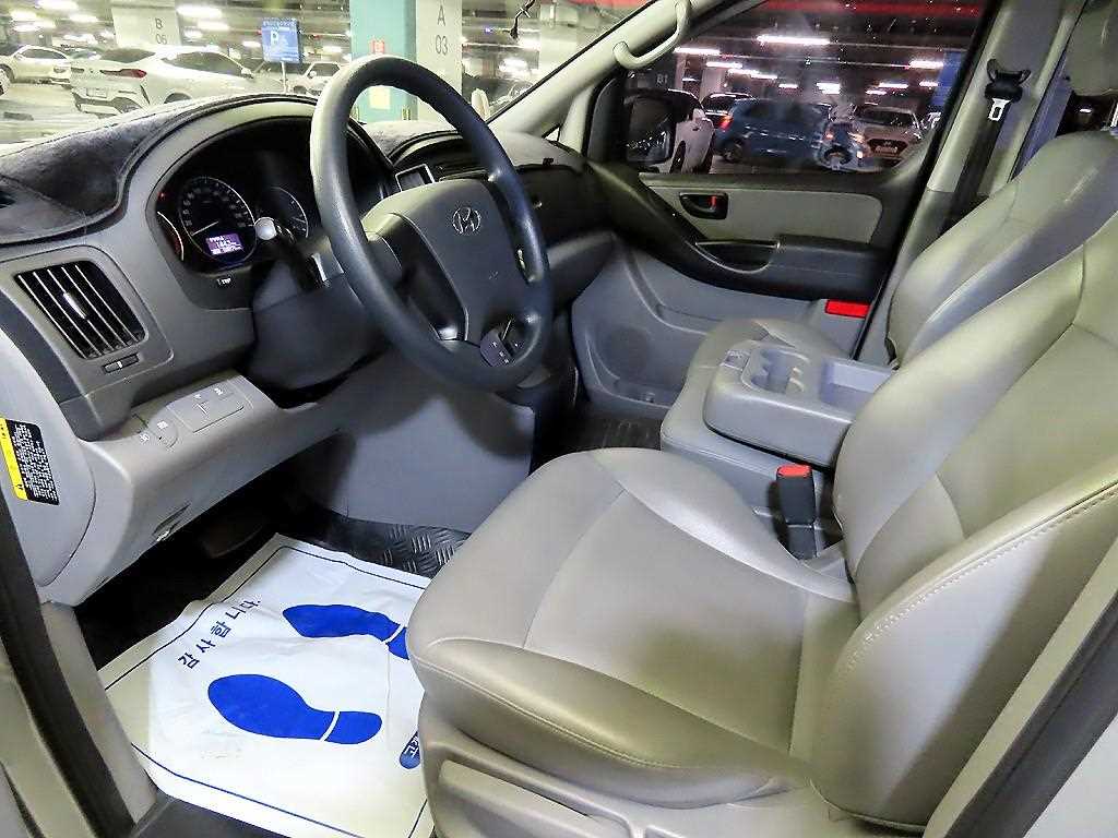 HYUNDAI Starex - Vista 10