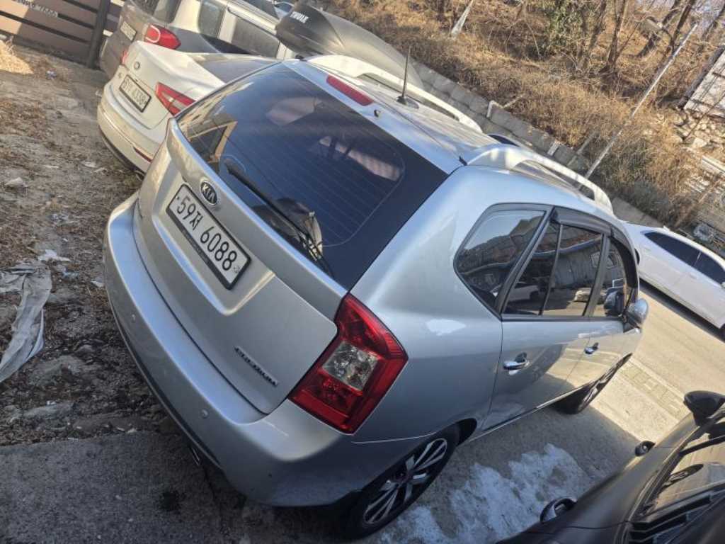 KIA Carens - Vista 4