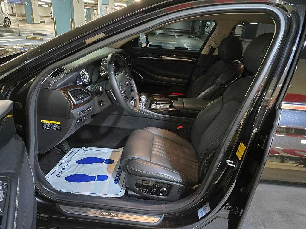 Genesis G90 - Vista 6