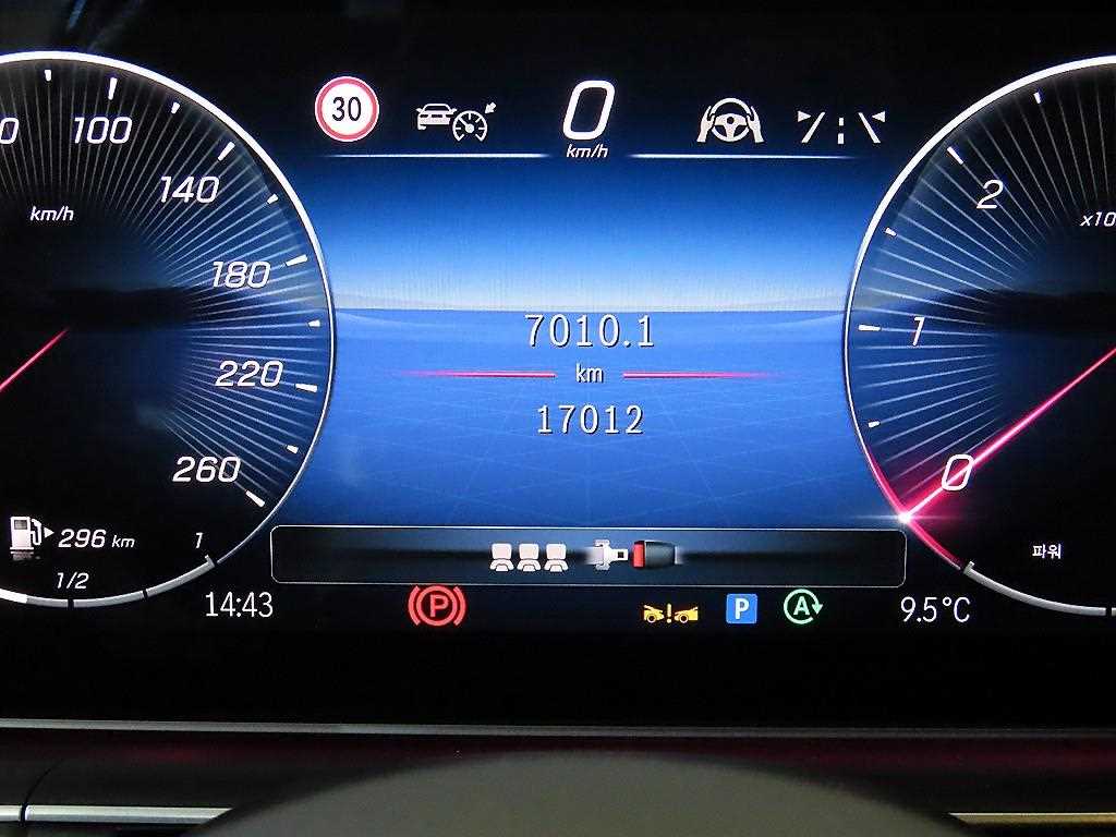 Mercedes Benz GLE Class - Vista 9