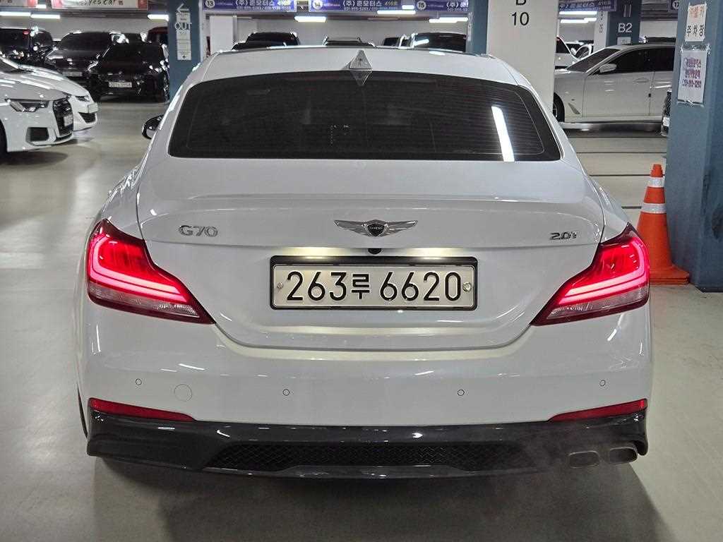 Genesis G70 - Vista 4