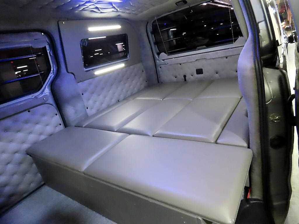 HYUNDAI Starex - Vista 11