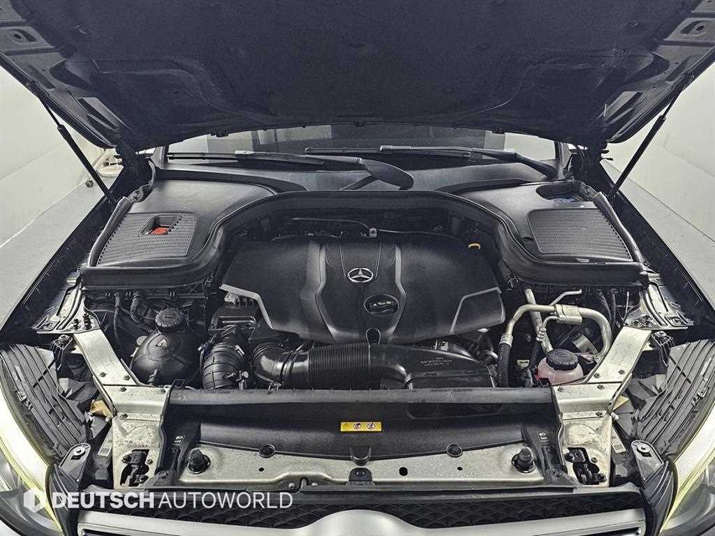 Mercedes Benz GLC Class - Vista 6