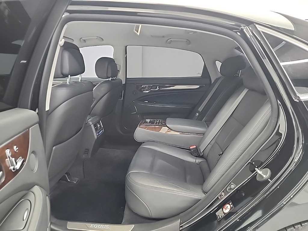 HYUNDAI Equus - Vista 12