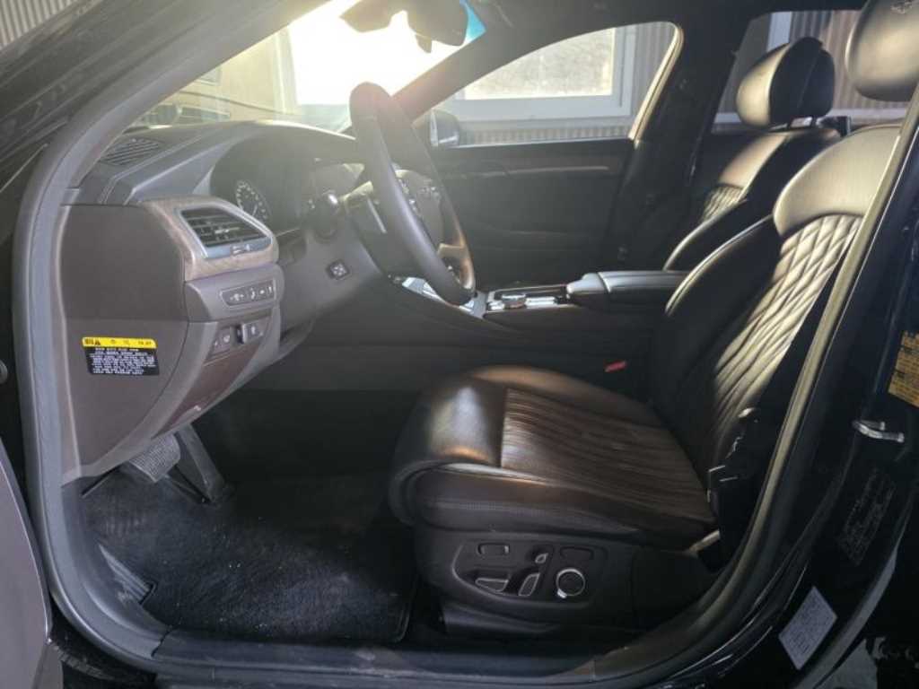 Genesis G90 - Vista 6