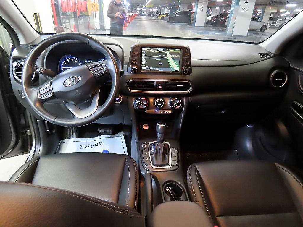 HYUNDAI Kona - Vista 10