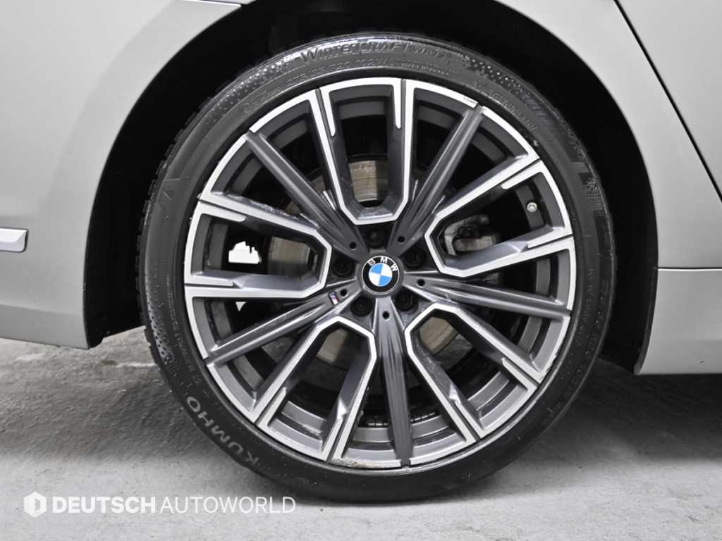 BMW 7 Series - Vista 5