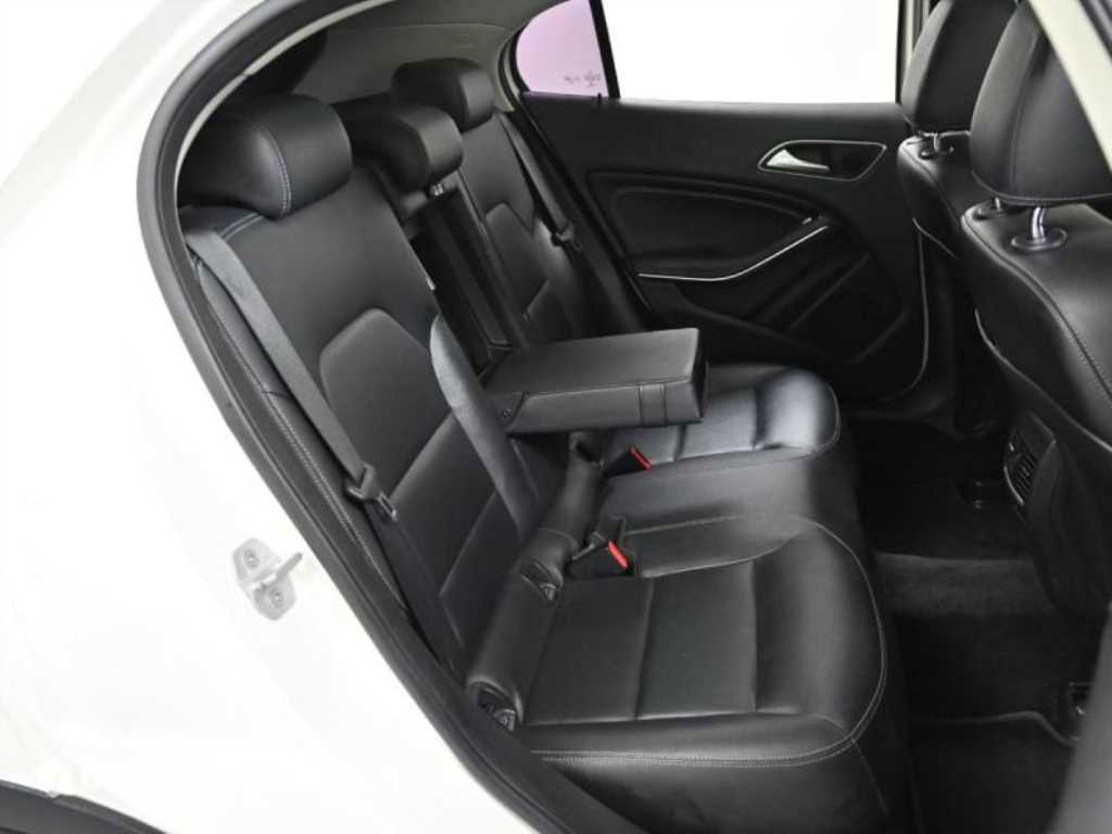 Mercedes Benz GLA Class - Vista 12