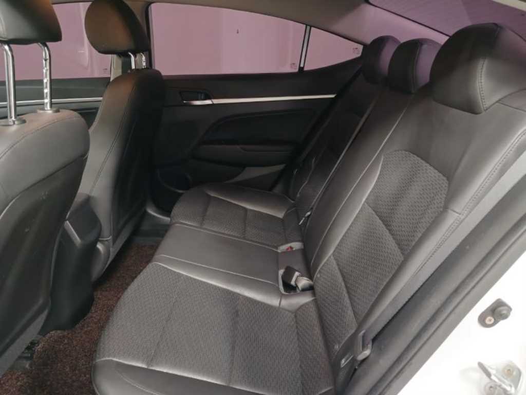 HYUNDAI Avante - Vista 8