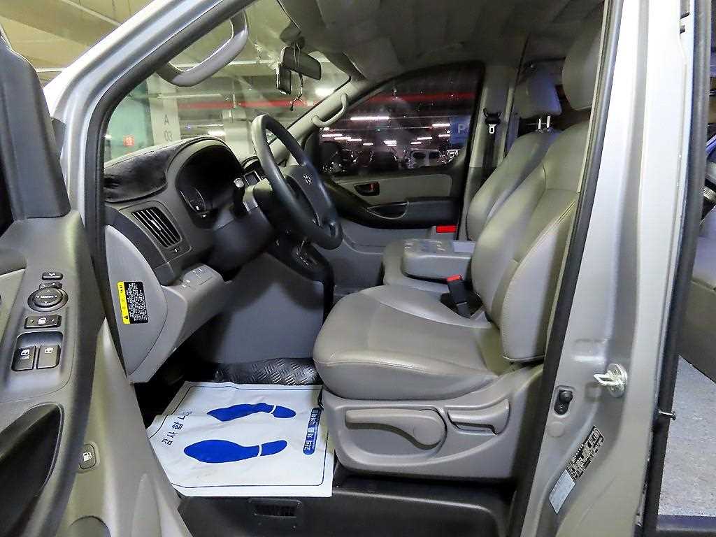 HYUNDAI Starex - Vista 6