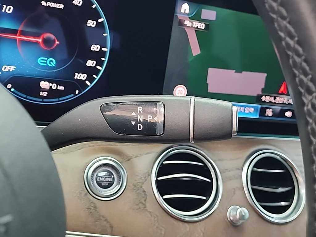 Mercedes Benz E class - Vista 8