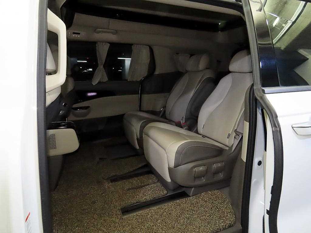 KIA Carnival - Vista 7