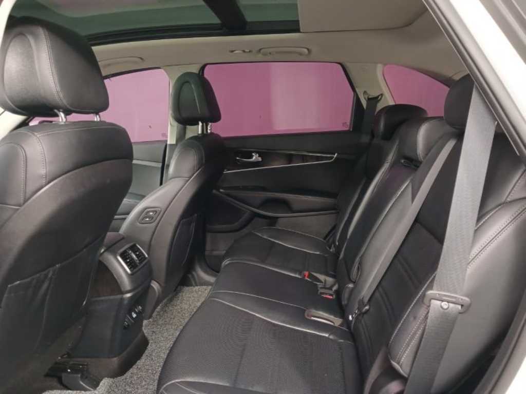 KIA Sorento - Vista 8