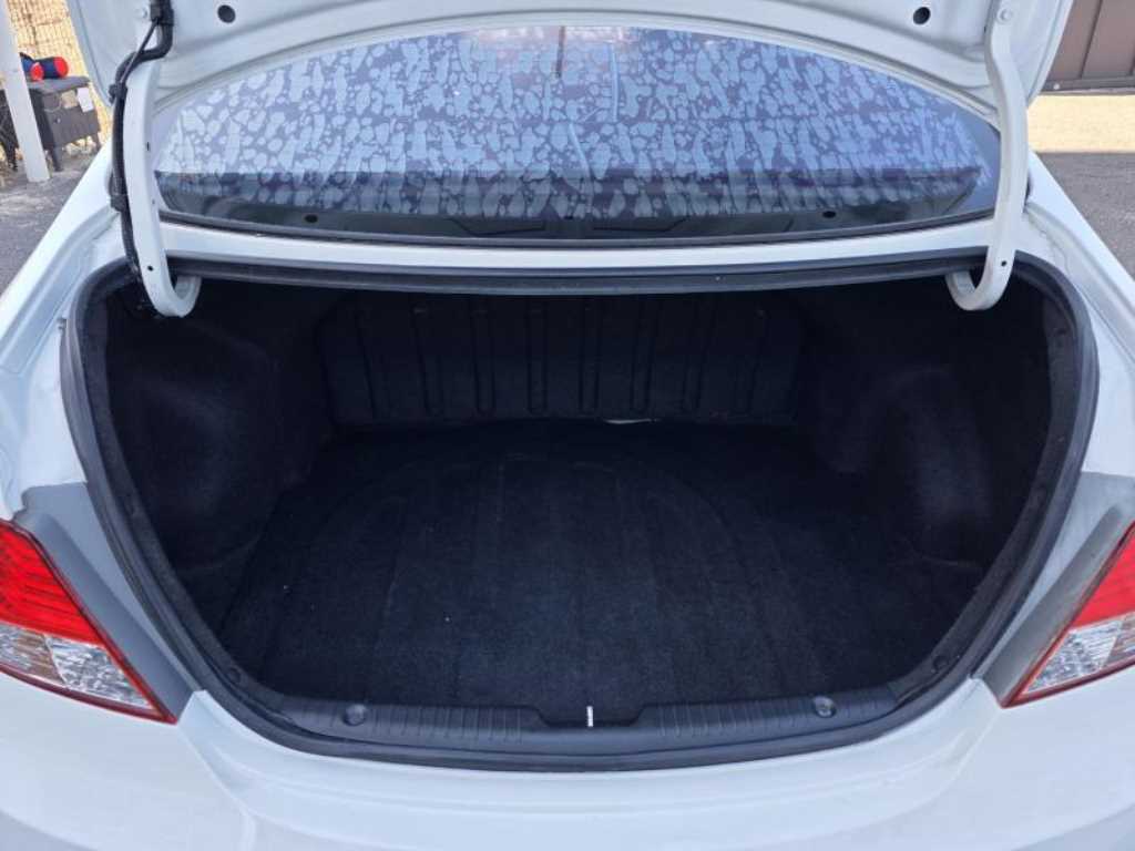 HYUNDAI Accent - Vista 4