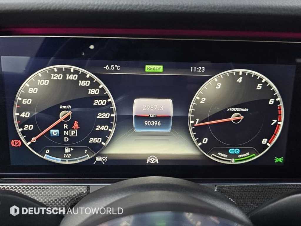 Mercedes Benz E class - Vista 8