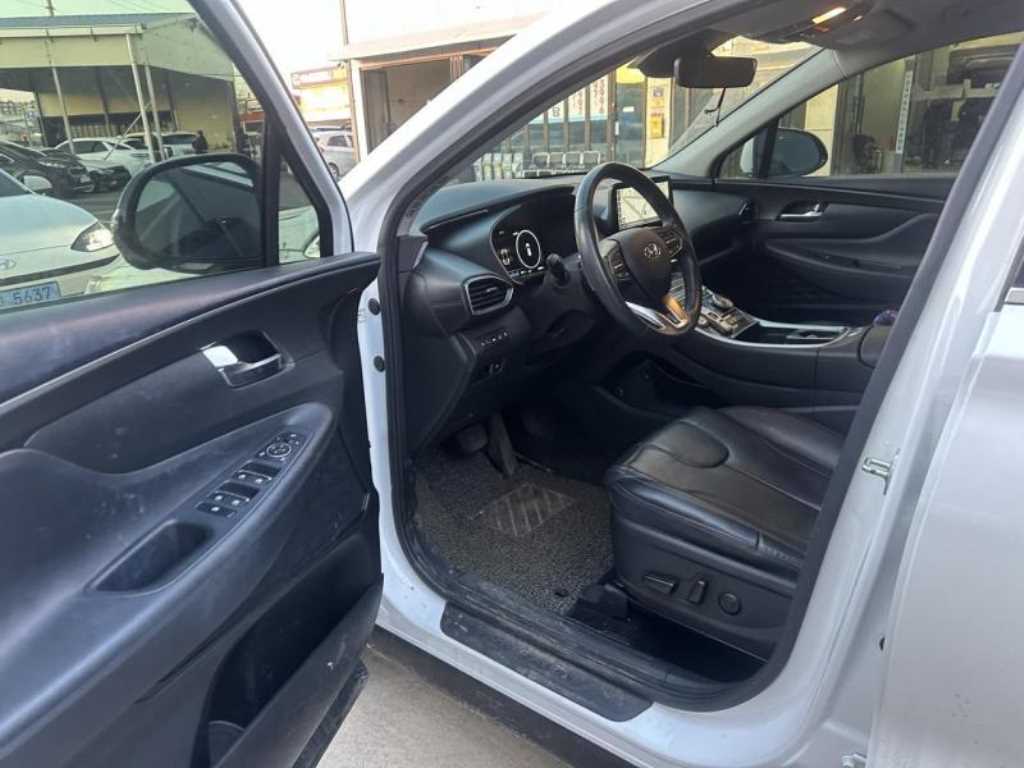 HYUNDAI Santa Fe - Vista 6