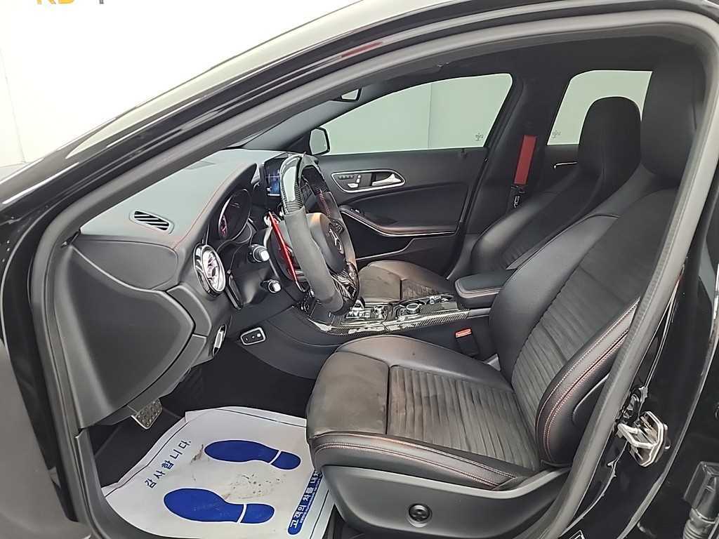 Mercedes Benz GLA Class - Vista 11