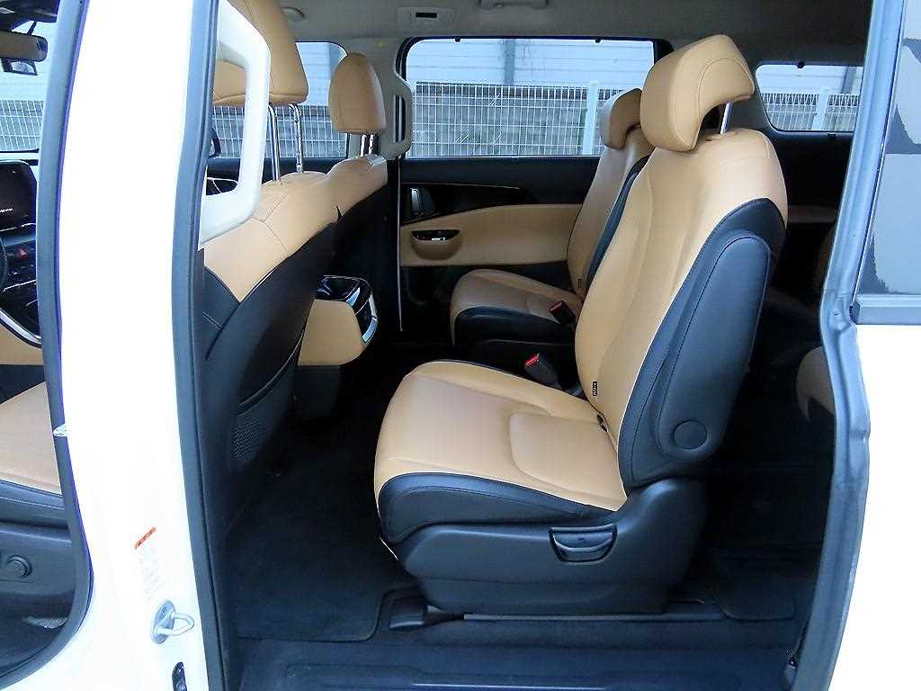 KIA Carnival - Vista 6