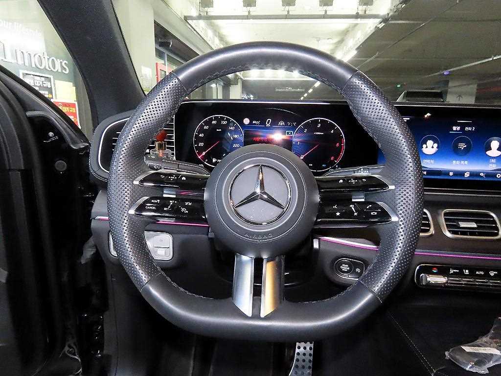 Mercedes Benz GLE Class - Vista 8