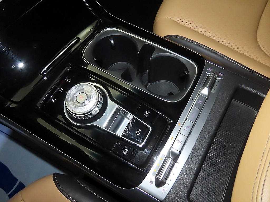 KIA Carnival - Vista 12