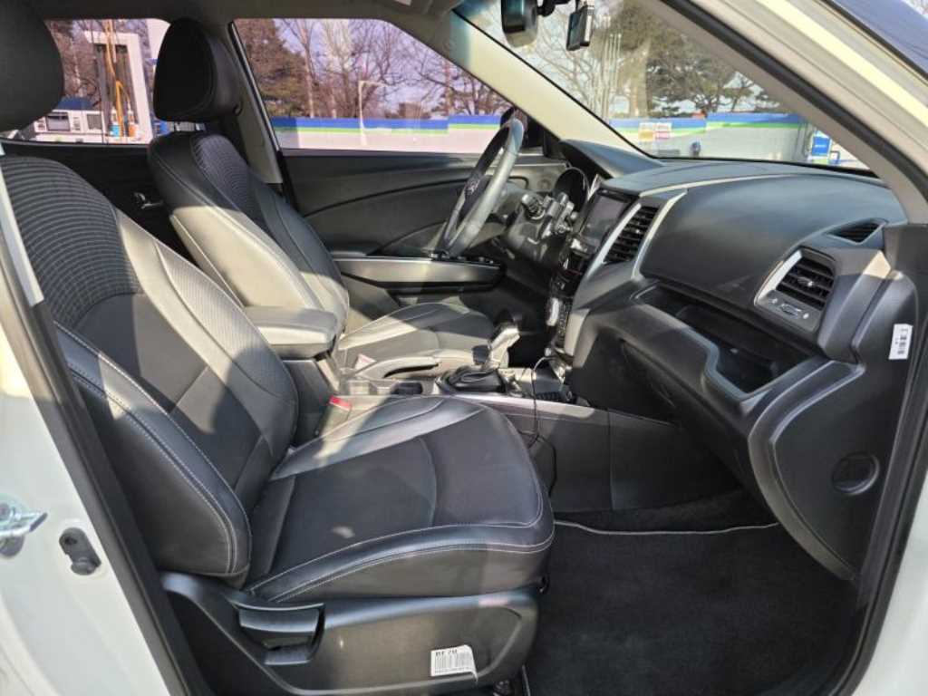 Ssangyong Tivoli 2019 Blanco - Importación desde Corea - HF Imports Iquique - Foto 17
