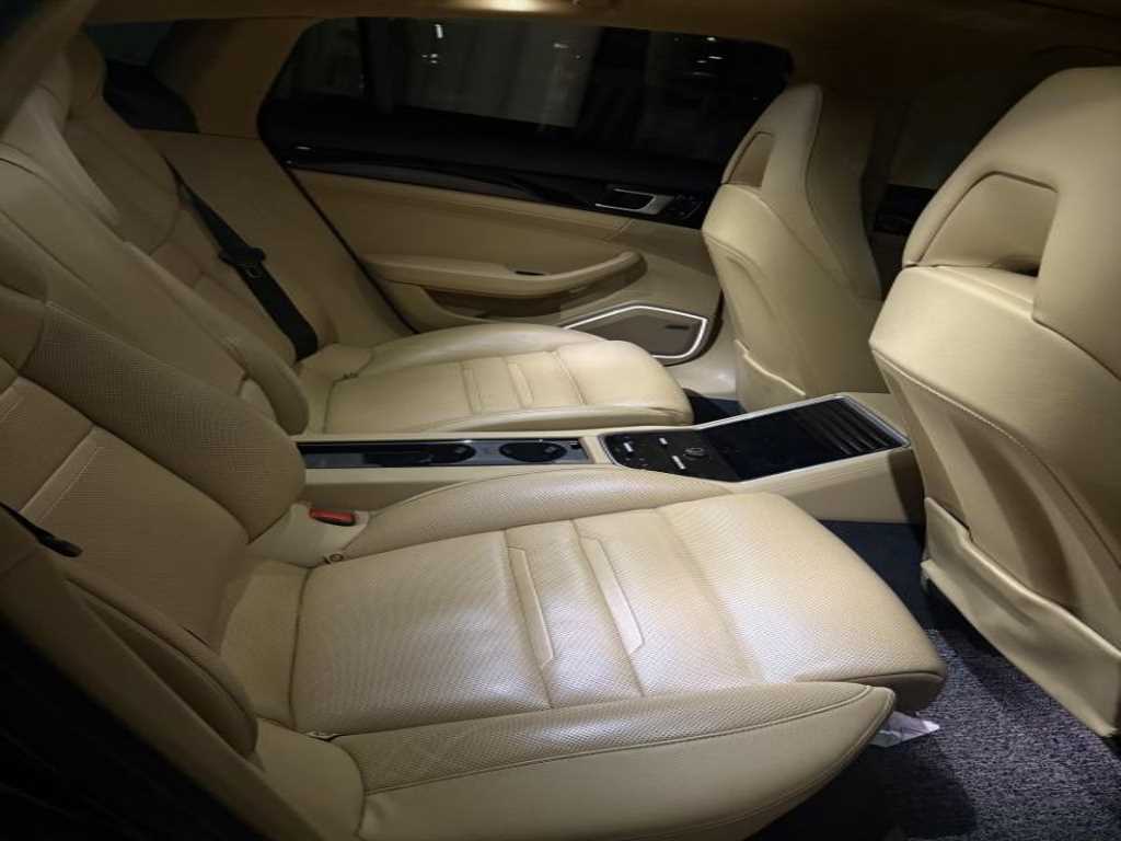 Porsche Panamera - Vista 3