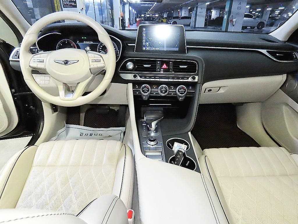 Genesis G70 - Vista 10