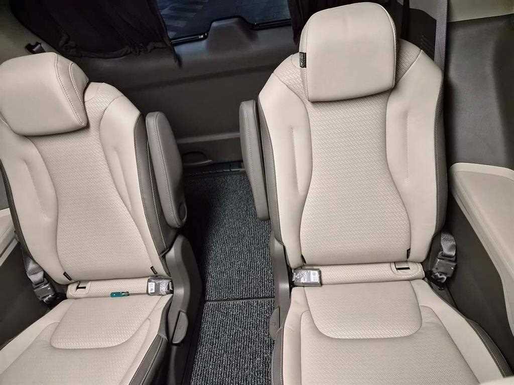 KIA Carnival - Vista 8