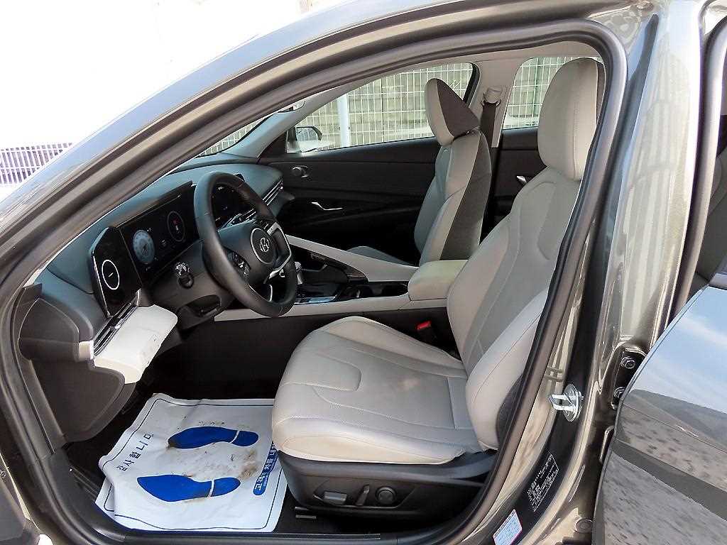 HYUNDAI Avante - Vista 5