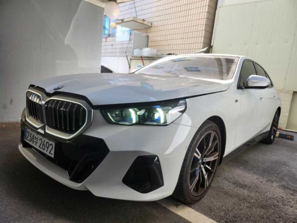BMW 5 Series 2024 Blanco - Importación desde Corea - HF Imports Iquique - Foto 1