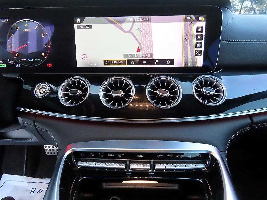 Mercedes Benz AMG GT - Vista 12