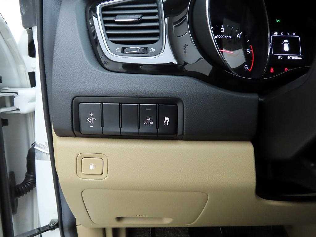 KIA Carnival - Vista 11