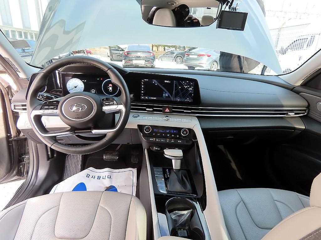 HYUNDAI Avante - Vista 7