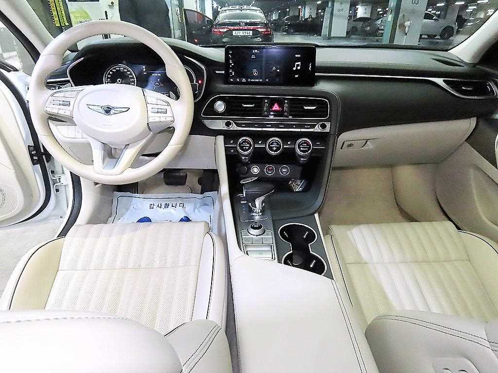 Genesis G70 - Vista 10