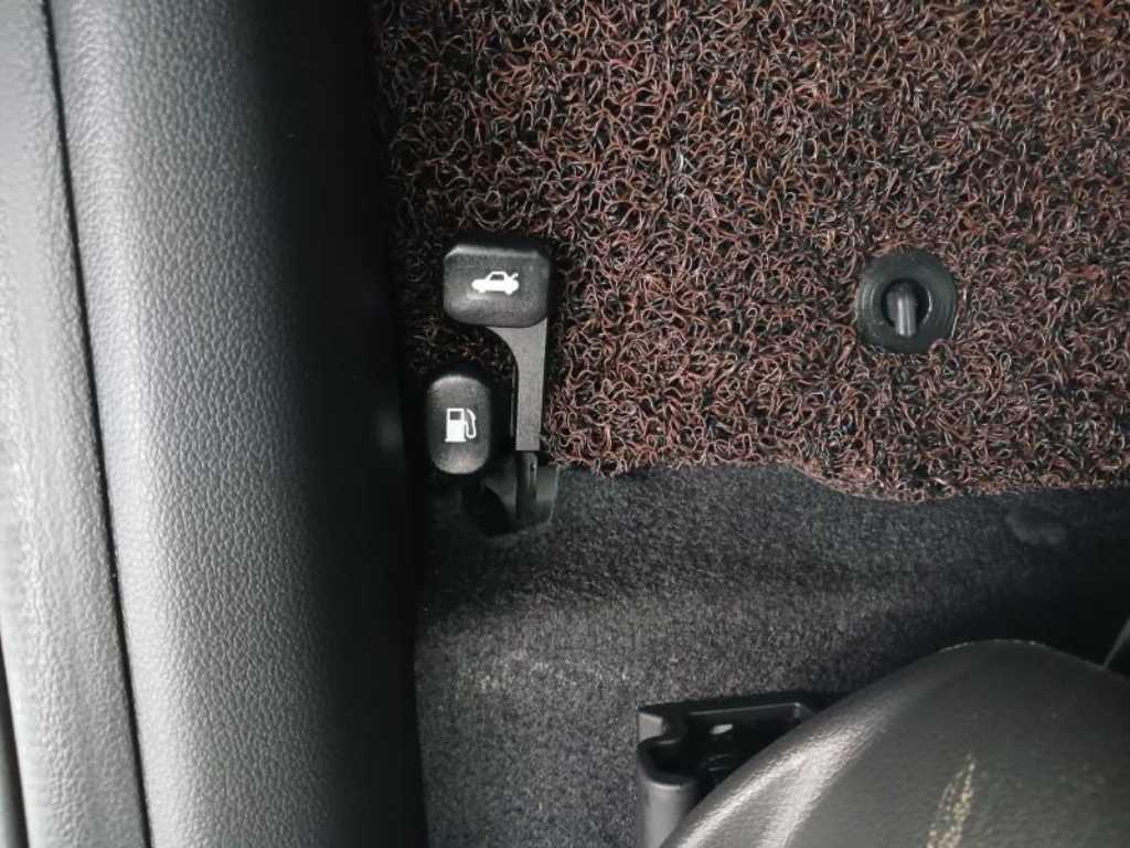 HYUNDAI Avante - Vista 10