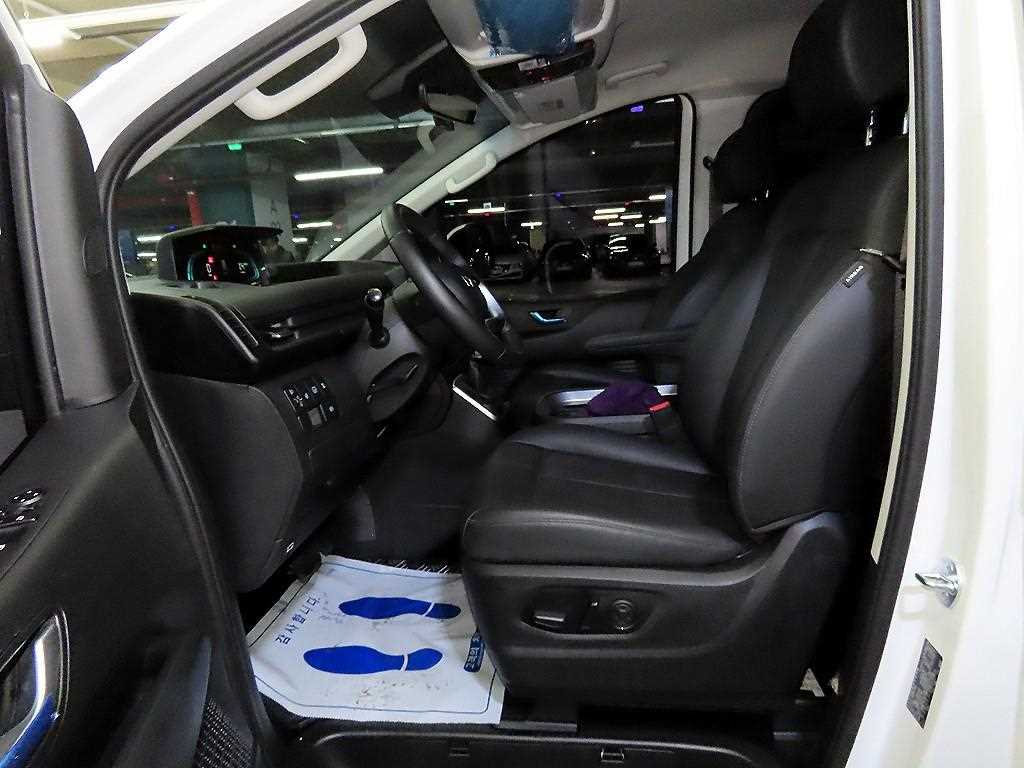 HYUNDAI Staria - Vista 6