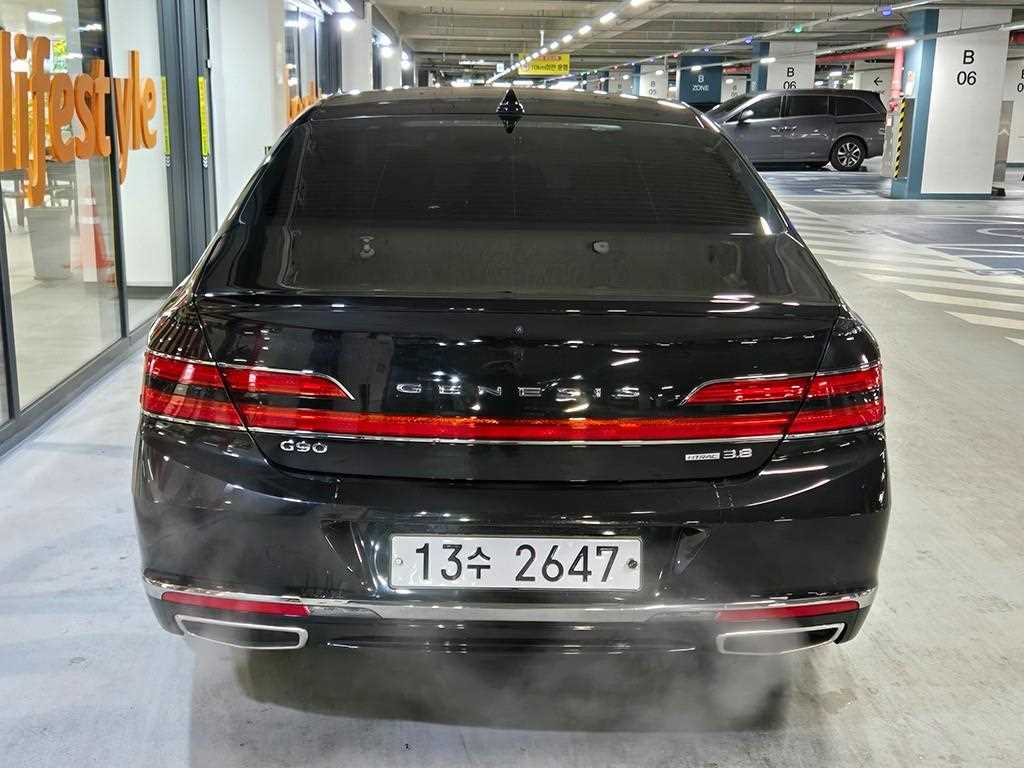 Genesis G90 - Vista 5