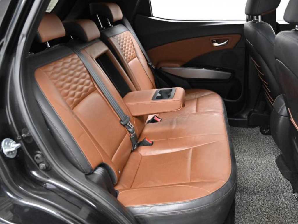 Ssangyong Tivoli - Vista 12