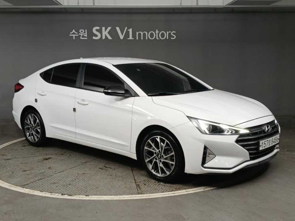 HYUNDAI Avante - Vista 5