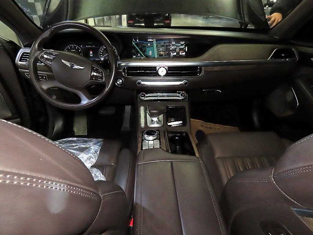 Genesis G90 - Vista 10