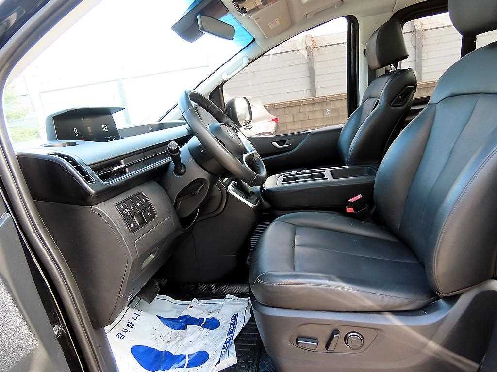 HYUNDAI Staria - Vista 5