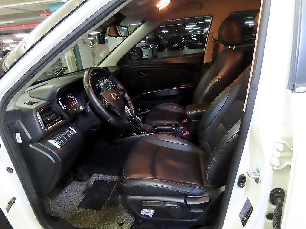 Ssangyong Tivoli - Vista 6