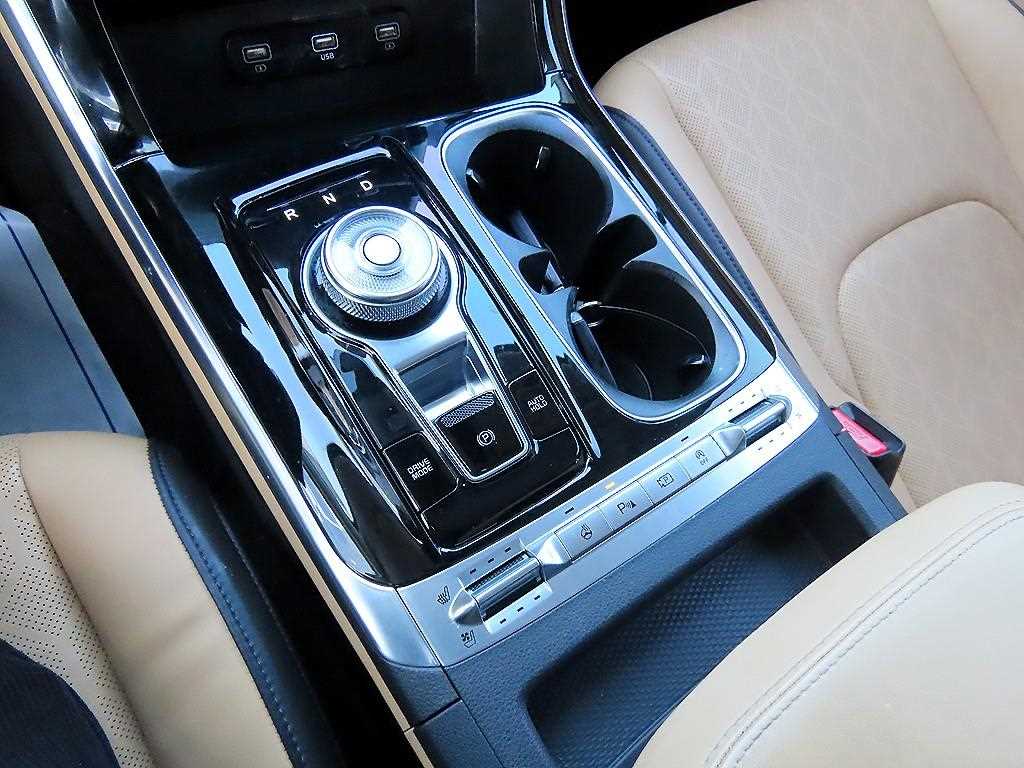 KIA Carnival - Vista 11